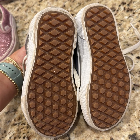 Silver Vans! - Picture 3 of 3